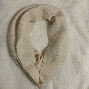 Infinity short scarf
